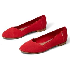 EUC Tom’s Poinsettia Suede Julie Flat